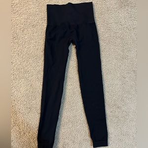 Spanx leggings size small- never worn!